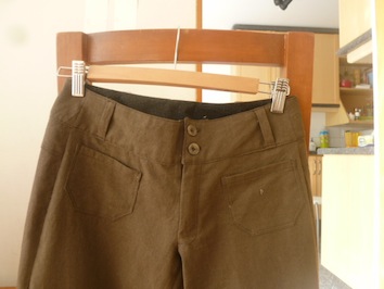 pantalone marrone davanti